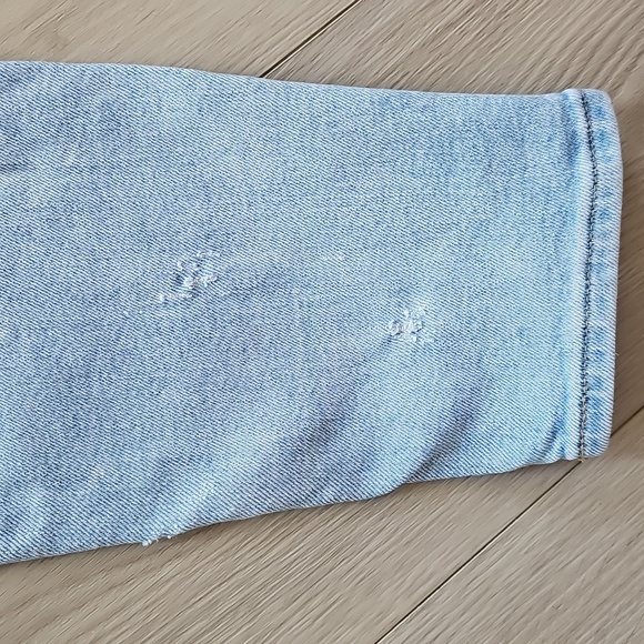 Levi's High Waisted Mom Jeans, Size 26 - Picture 15 of 16